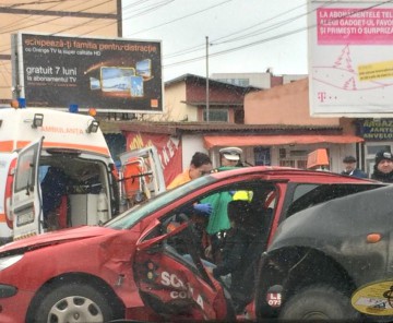 Accident în zona Delfinariu din pricina unei maşini de tip „Şcoala”